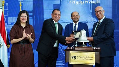 رئيس البورصة يفتتح جلسة التداول احتفالًا ببدء التعامل على أسهم «أكت فاينانشال»