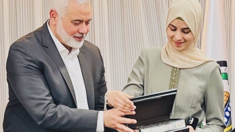 إسماعيل هنية وحفيدته