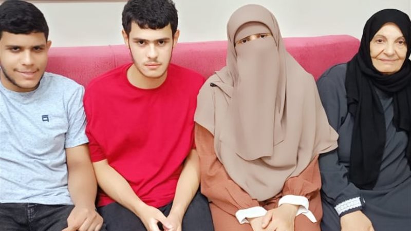 الطالب يوسف عبد الفتاح وعائلته