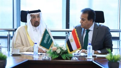 وزير الصحة يبحث مع وزير الاستثمار السعودي تعزيز سبل التعاون