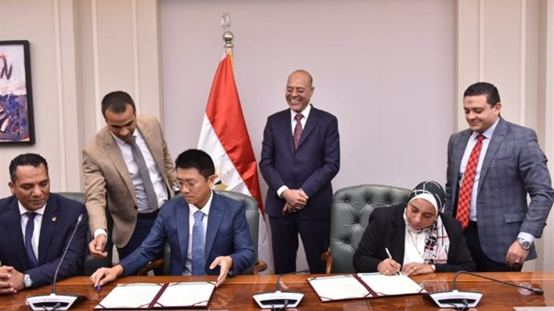 خلال التوقيع