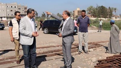محافظ دمياط يوجه برفع تراكمات المخلفات وتطهير الترع بقرى «حياة كريمة»