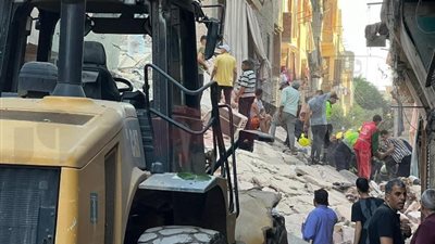 خروج جثامين ضحايا عقار الساحل المنهار من مشرحة زينهم بعد تصريح دفنهم