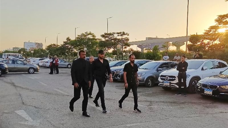 أحمد العوضي فى عزاء المنتجين الأربعة