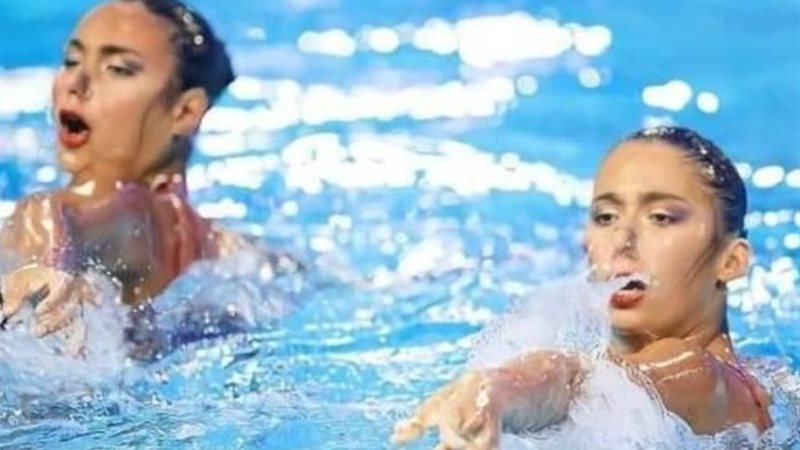 السباحة التوقيعية