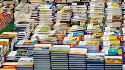 ضبط 35 ألف نسخة كتب دراسية مقلدة في مخزن بمنطقة الظاهر