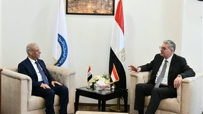 وزير البترول يلتقي السفير العراقي لتعزيز التعاون في قطاعي البترول والغاز