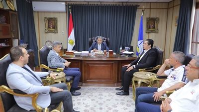 محافظ دمياط يناقش مع ممثلي الغرفة التجارية آليات دعم صناعة الأثاث