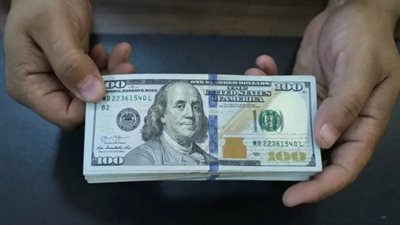 انخفاض سعر الدولار في منتصف تعاملات اليوم