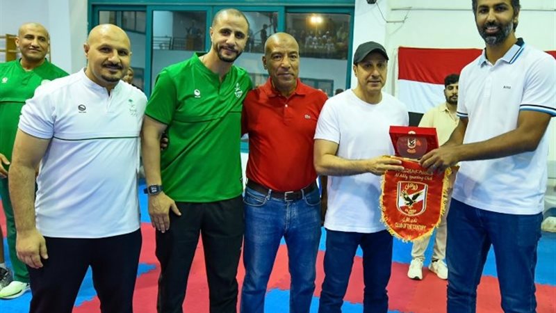 اعضاء مجلس إدارة الاهلي مع رئيس الاتحاد السعودي للكاراتيه