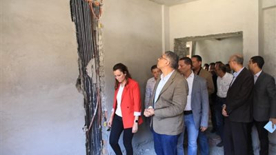 محافظ الجيزة يتفقد الأعمال الإنشائية بمجمع مدارس عمرو بن العاص