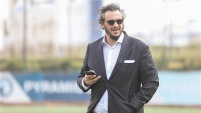 لماذا سافر رئيس بيراميدز إلى باريس «سرا» لزيارة معسكر المنتخب الأولمبي؟