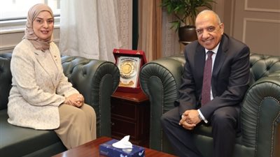 وزير الكهرباء يبحث مع سفيرة البحرين تنويع مصادر الطاقة وجذب الاستثمارات