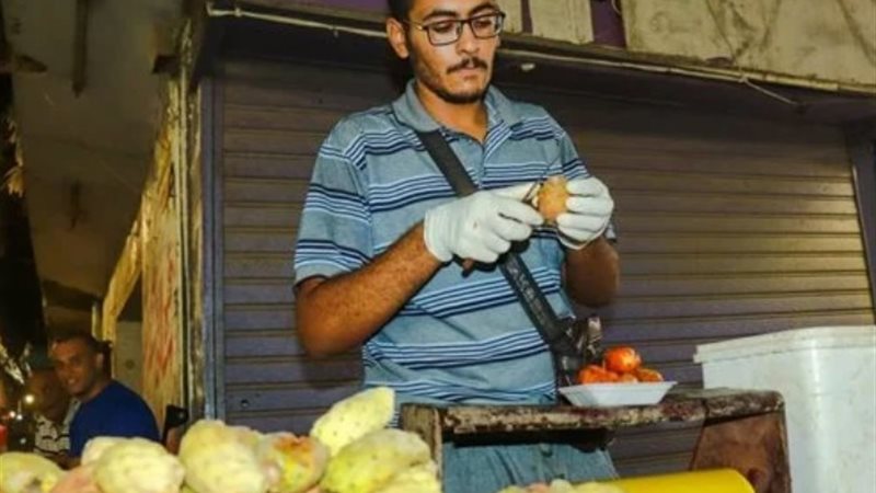 كمال محمد يبيع تين شوكي