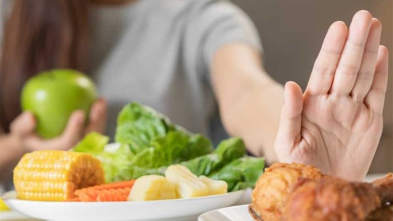 أطعمة تنقل بكتيريا السالمونيلا خلال الصيف