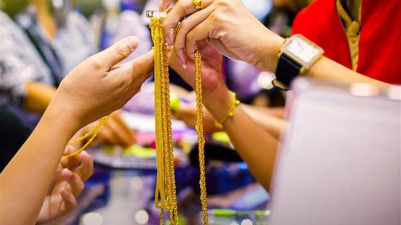 سعر الذهب في منتصف تعاملات اليوم الجمعة