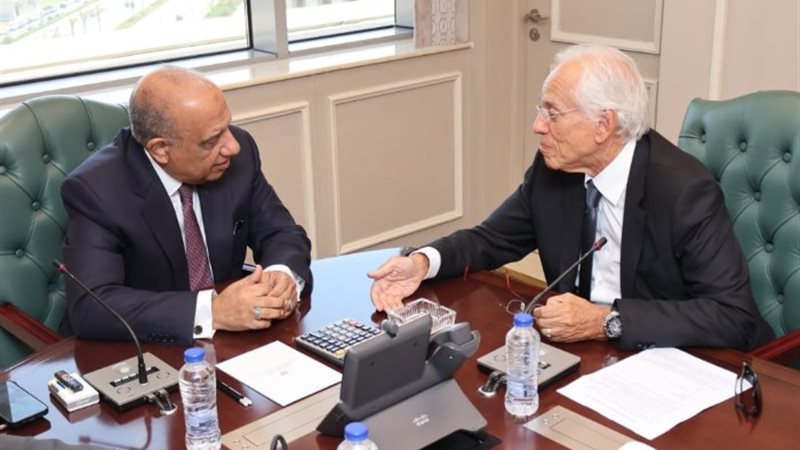 جانب من لقاء وزير الكهرباء وممثلي شركة كوبولوزيس اليونانية
