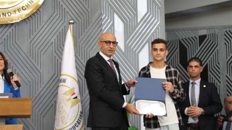 الطالب إياد يحيي