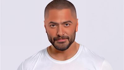 «أنجبت لنا إنسانا من أنفع خلق الله»، تامر حسني ينعي والدة الداعية مصطفى حسني