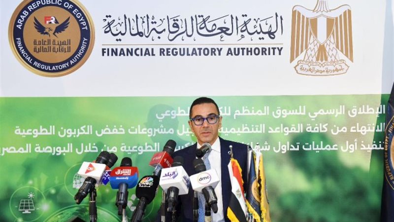 وزير الاستثمار والتجارة الخارجية خلال المؤتمر