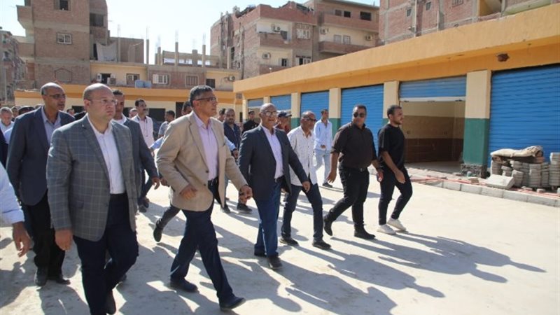 محافظ الجيزة يتفقد سوق الصف الحضاري