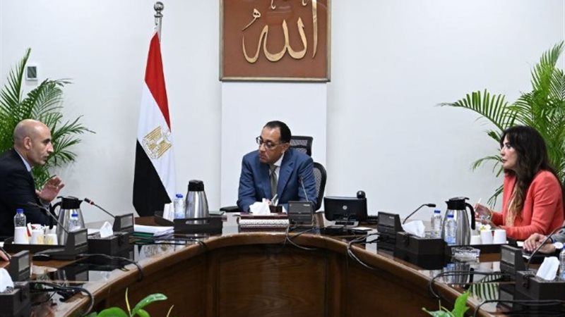 رئيس الوزراء الدكتور مصطفى مدبولي بعقد اجتماعا مع وزير التر