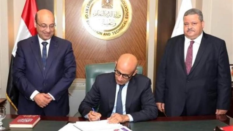 وزير التربية والتعليم والتعليم الفني محمد عبداللطيف