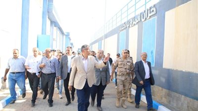 محافظ الجيزة يتابع مشروعات البنية التحتية وتوصيل المياه لقرى مركز الصف