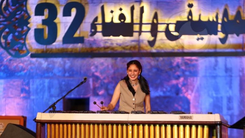 الفنانة نسمة عبد العزيز