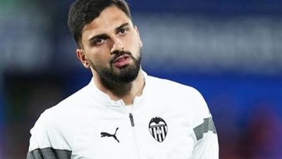 صراع بين مانشستر يونايتد وليفربول لضم لاعب فالنسيا يهدد إليسون بيكر