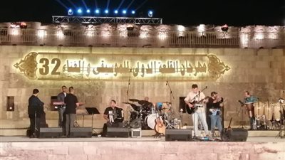 مهرجان القلعة للموسيقى، حمزة نمرة يغازل جمهوره في الإسكندرية