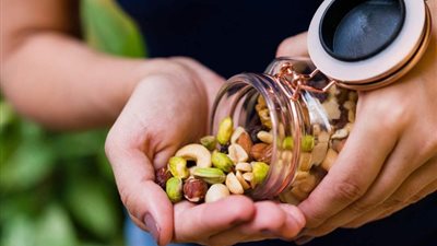 داء ودواء، فوائد وأضرار الإفراط في تناول المكسرات