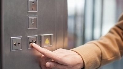 النيابة تطلب التقرير الطبي فى واقعة مصرع سيدة داخل مصعد مستشفى شبرامنت
