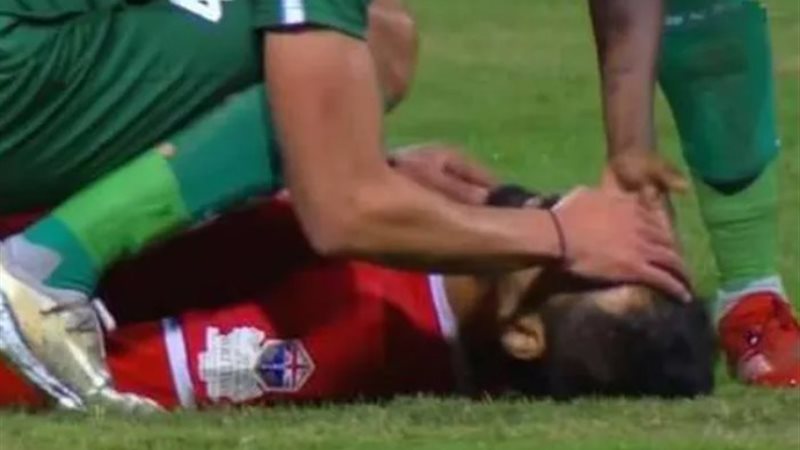 لحظة سقوط اللاعب الراحل أحمد رفعت في الملعب