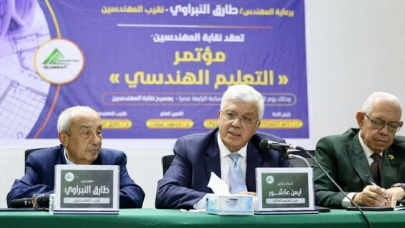 الدكتور أيمن عاشور وزير التعليم العالي والبحث العلمي