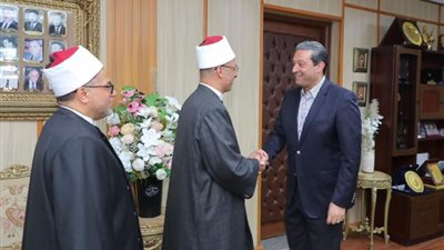 محافظ دمياط يستقبل وفدا من وزارة الأوقاف لافتتاح مسجد البحر