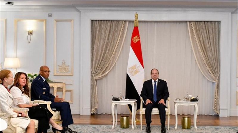الرئيس السيسي خلال استقبال رئيس هيئة الأركان المشتركة الأمر