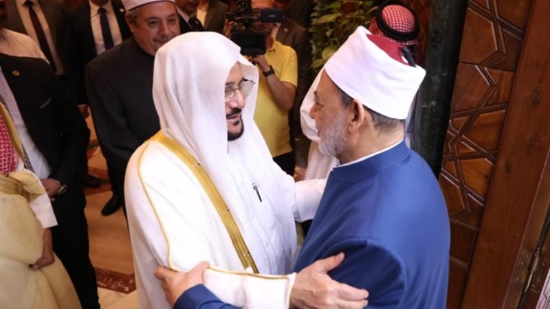 شيخ الأزهر يستقبل وزير الشئون الإسلامية