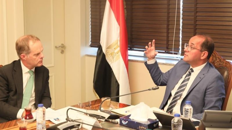 وزير المالية خلال لقائه بسفير بريطانيا في مصر