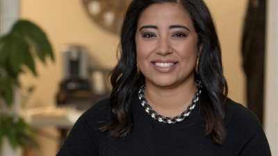 من هي المصرية بريندا عبد العال عضو حملة هاريس لانتزاع أصوات الأمريكيين العرب؟