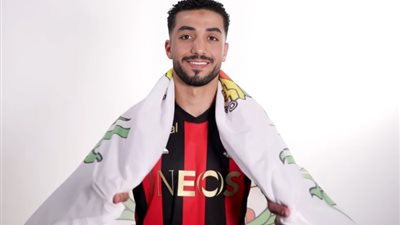 بعد انتقاله إلى نيس، شاهد وداع محمد عبدالمنعم لجماهير الأهلي