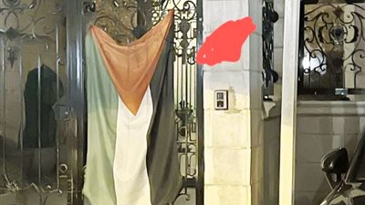 كويتي يرفع علم فلسطين على واجهة منزله، فجر السعيد تستدعي وزير الداخلية