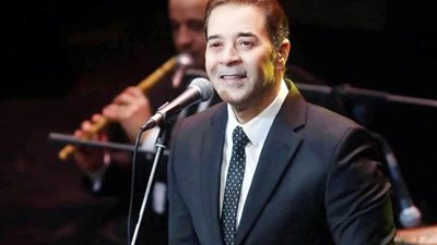مدحت صالح يفتتح حفله بمهرجان القلعة بـ «زي ما هي حبها»