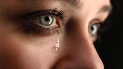 تفسير رؤية البكاء في المنام لابن سيرين، فرج أم ضيق؟