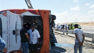 إصابة 5 أشخاص في انقلاب أتوبيس بطريق بلبيس العاشر