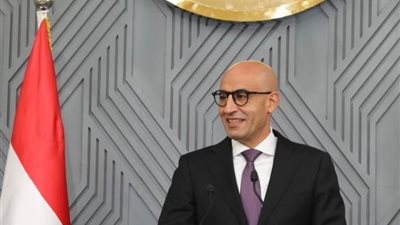 «وزير التعليم» يُلزم المدارس الخاصة والدولية بتحية العلم وتدريس اللغة العربية