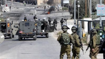 قائد بالاحتلال حاول مطاردة فلسطينيين فأصيب بنيران صديقة