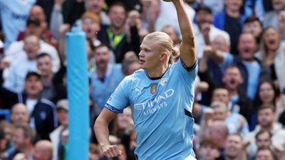 أجويرو في المقدمة، ترتيب الأكثر تسجيلا للهاتريك في الدوري الإنجليزي