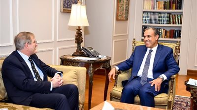 وزير الخارجية: تعزيز التعاون بين مصر وبريطانيا في جميع المجالات