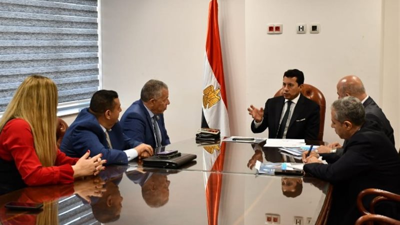 وزير الشباب والرياضة